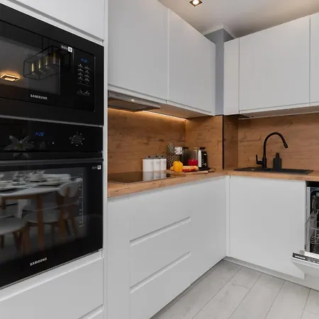 Apartment Stunning Hokejowa With Terrace & Parking By Renters