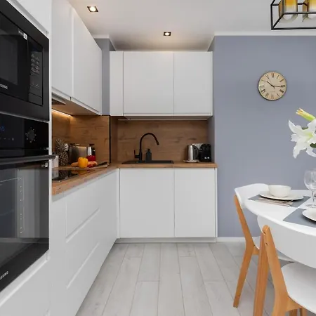 Stunning Hokejowa With Terrace & Parking By Renters Gdansk